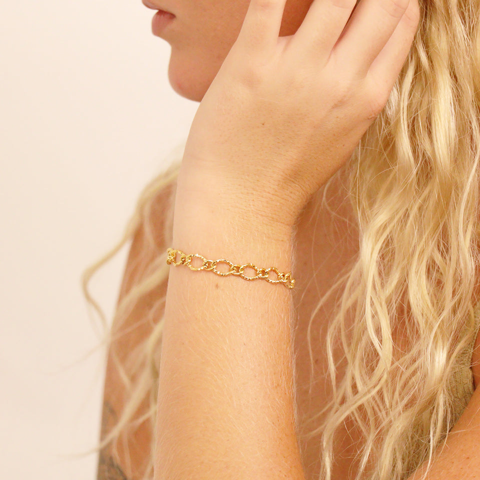 Silver Hammered Oval Chain Bracelet