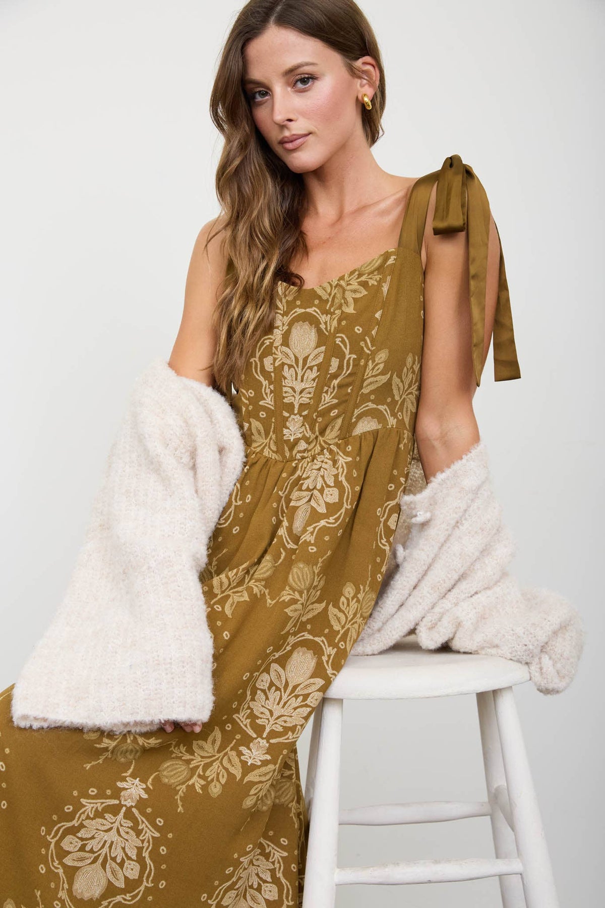 MEDALLION PATTERN TIE STRAP MIDI DRESS: DARK OLIVE MULTI