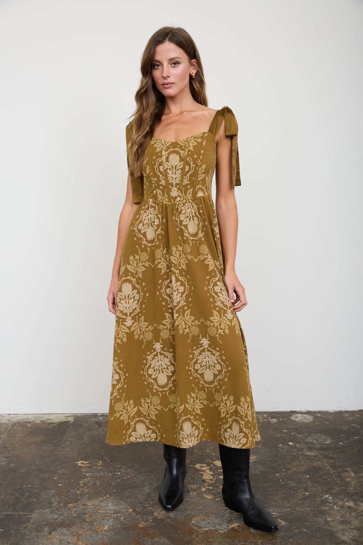 MEDALLION PATTERN TIE STRAP MIDI DRESS: DARK OLIVE MULTI